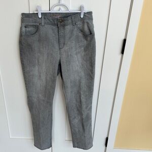 Chico's Gray Ankle Jeans Size 1.5. (10)